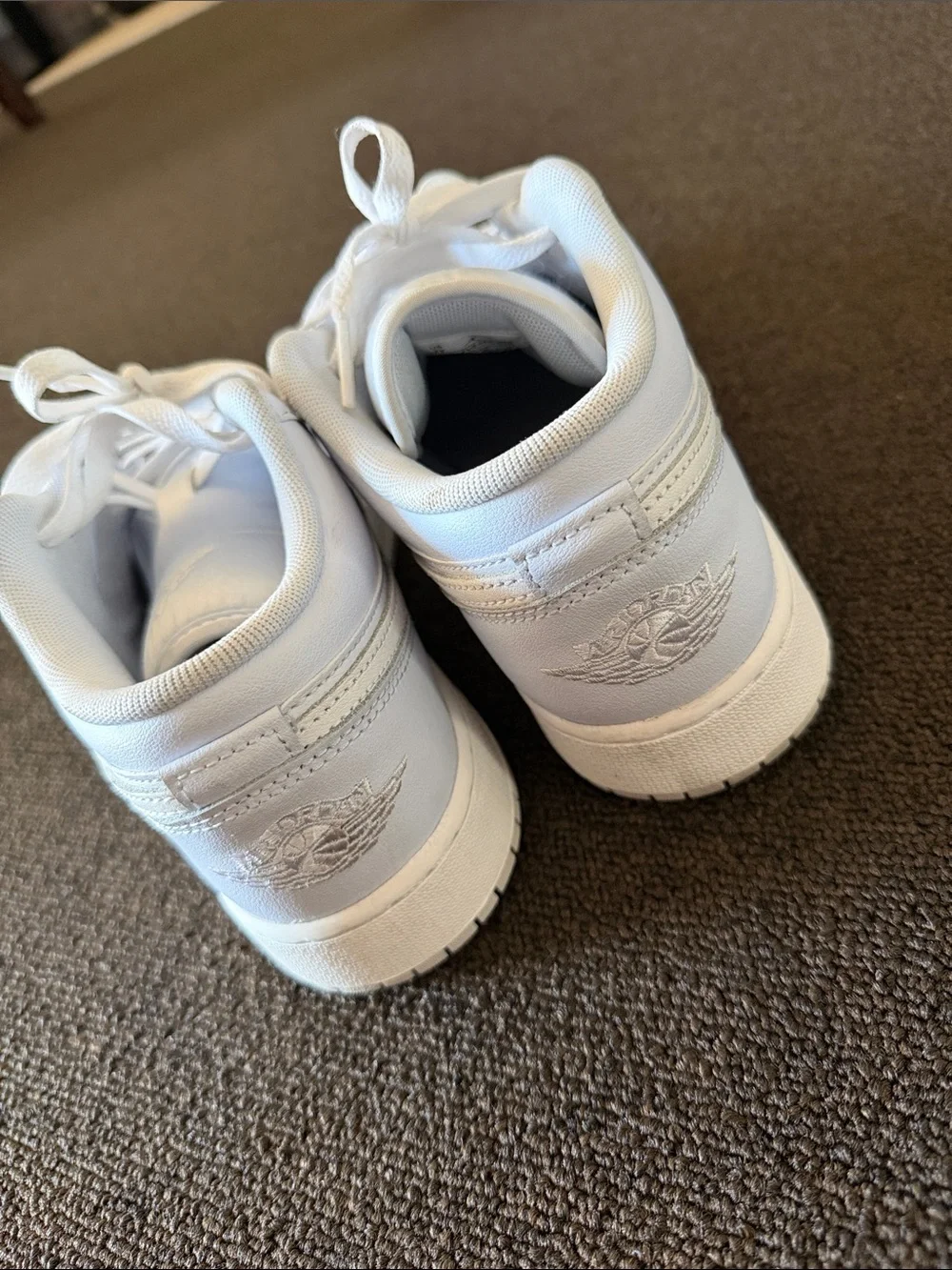 Nike Kids White Low-Top Sneakers with Mesh Lining